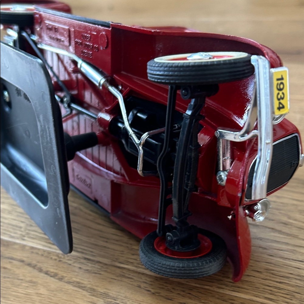 Vintage 1934 plate v8 Red Model FORD Truck - Picture 12 of 15